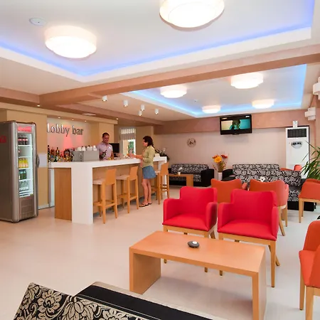 卡尔洛沃酒店 3* 阳光海滩